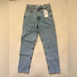 Zara mom jeans light washed in size 4.
